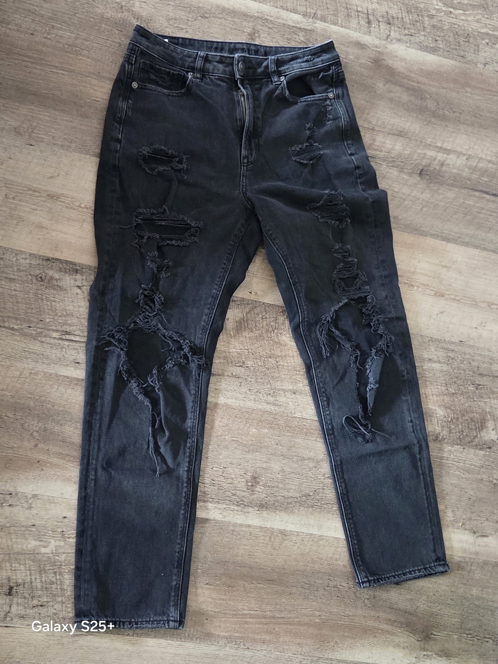 American Eagle Black Distressed Denim, Size 6 Reg, In Good Condition